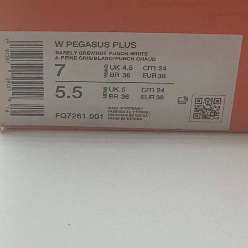 Women's Nike Pegasus Plus Low Running Shoes White FQ7261-001 NEW* Sz 7 - Picture 12 of 12